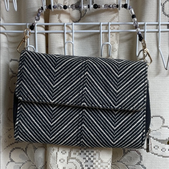 Jewel Thirty-One Handbags - Jewel Thirty-One Chevron Pattern Black & White Wristlet Clutch with Beaded Strap